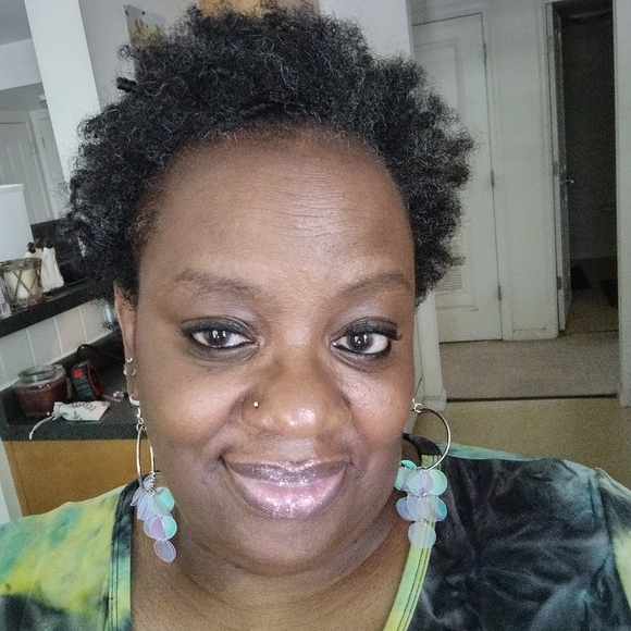 Meet your Posher, Jeanette - Picture 2 of 2